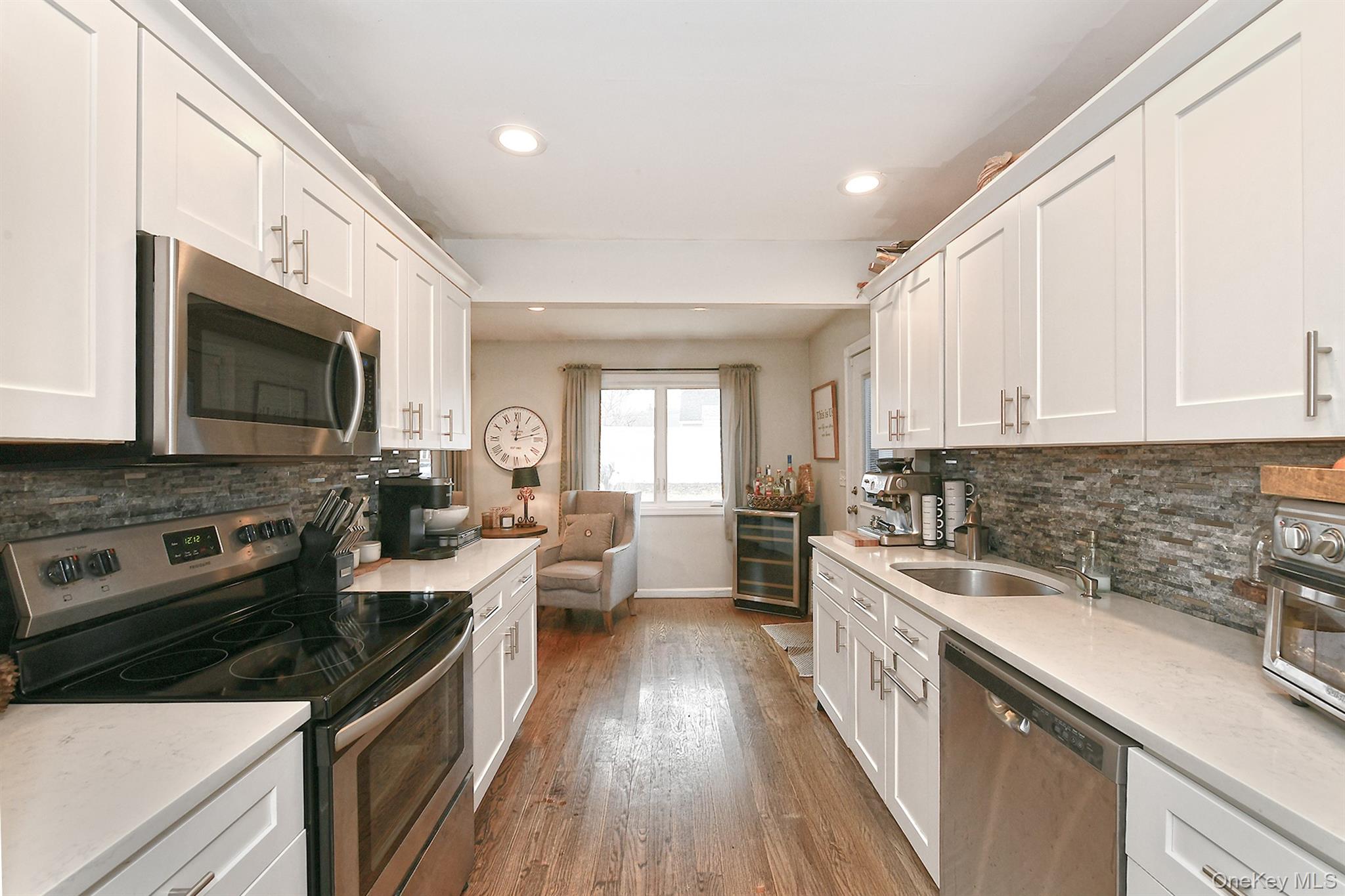 17 Pinetree Road South Huntington, NY 11746 - Photo 9 of 29