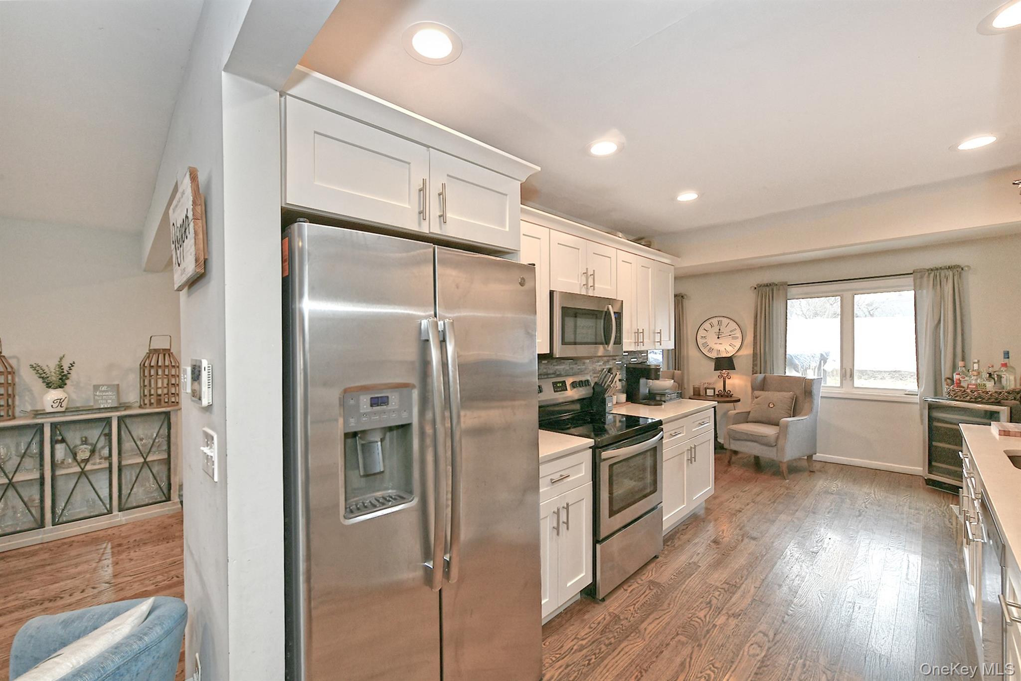 17 Pinetree Road South Huntington, NY 11746 - Photo 10 of 29