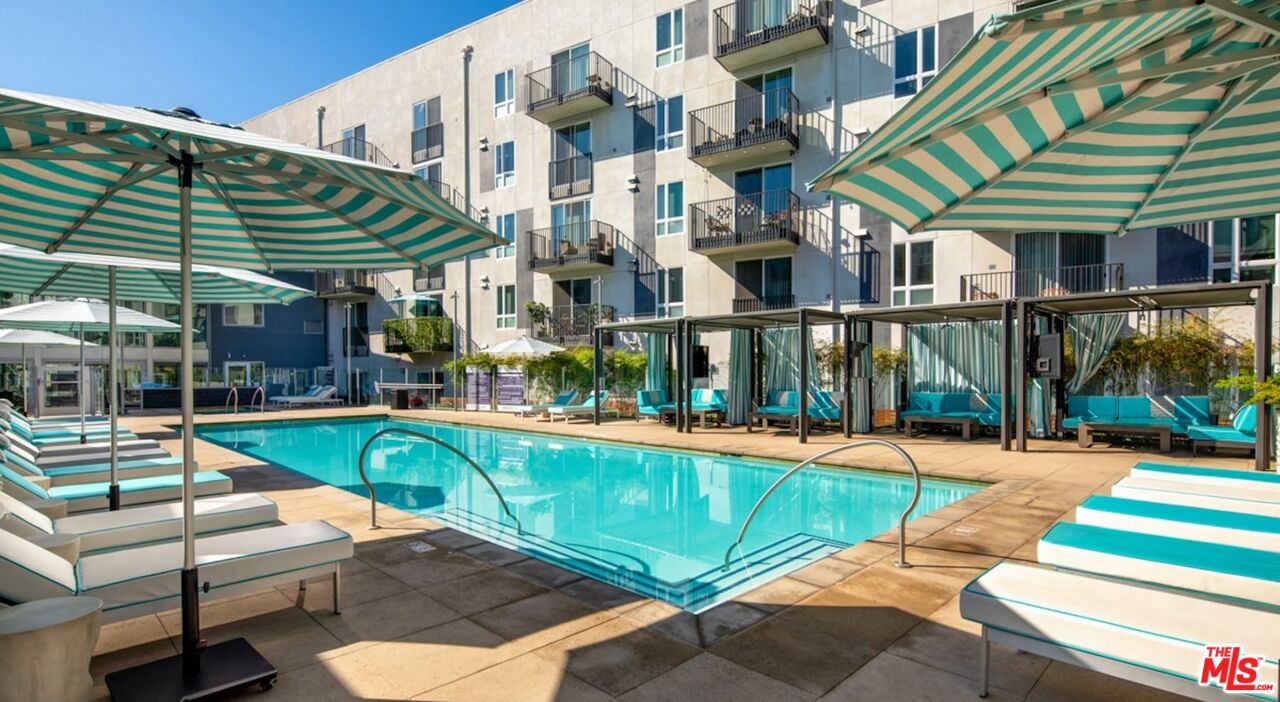 950 East 3rd Street, Unit 3303 Los Angeles, CA 90013 - Photo 15 of 19 a view of a patio with a table and chairs under an umbrella