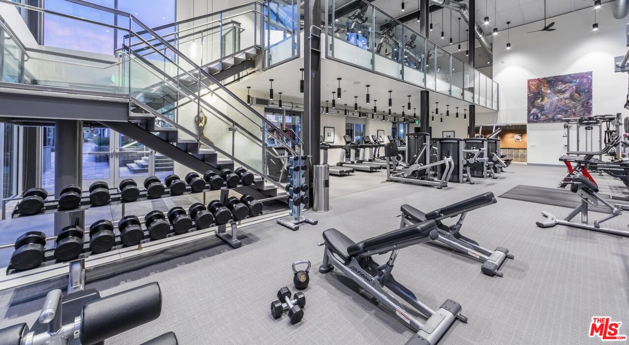 950 East 3rd Street, Unit 3303 Los Angeles, CA 90013 - Photo 6 of 19 a view of gym