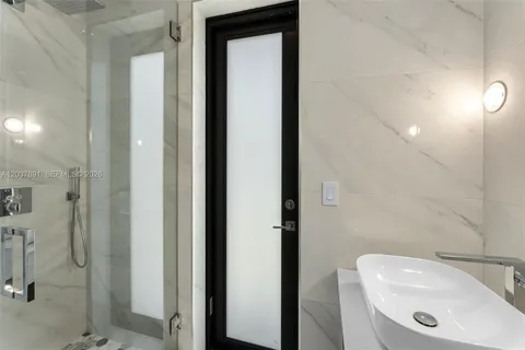 $7,295,000 | 4430 Nautilus Drive, Miami Beach, FL 33140