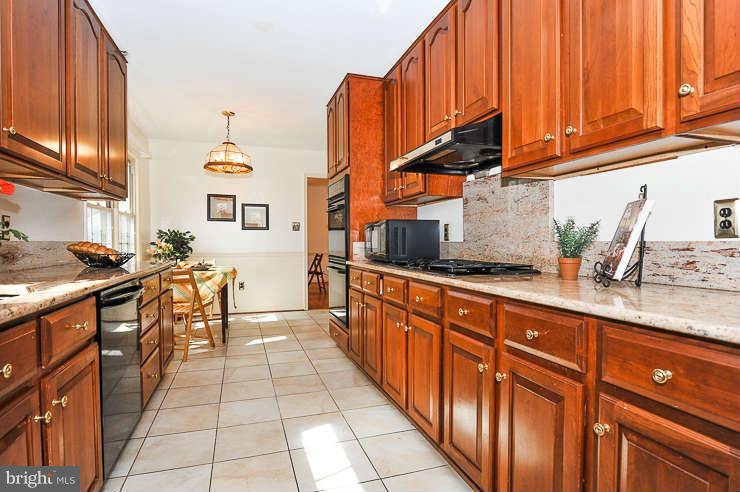 9101 Meadow Rue Lane Annandale, VA 22003 - Photo 8 of 21 Kitchen