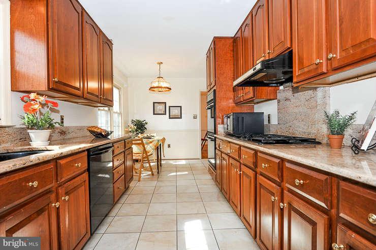 9101 Meadow Rue Lane Annandale, VA 22003 - Photo 9 of 21 Kitchen