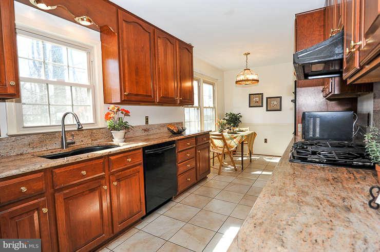 9101 Meadow Rue Lane Annandale, VA 22003 - Photo 10 of 21 Kitchen