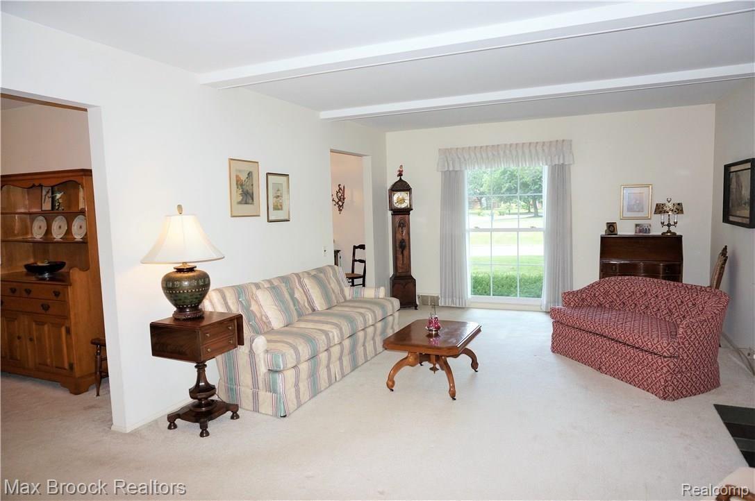 20210 Old Coach Road Franklin, MI 48025 - Photo 16 of 37 liv rm.JPG