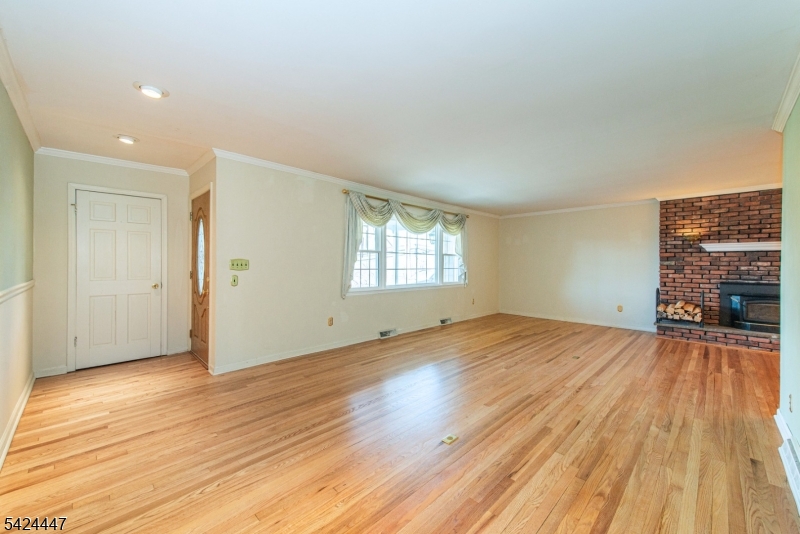 51 Pleasant Hill Road Succasunna, NJ 07876 - Photo 8 of 49