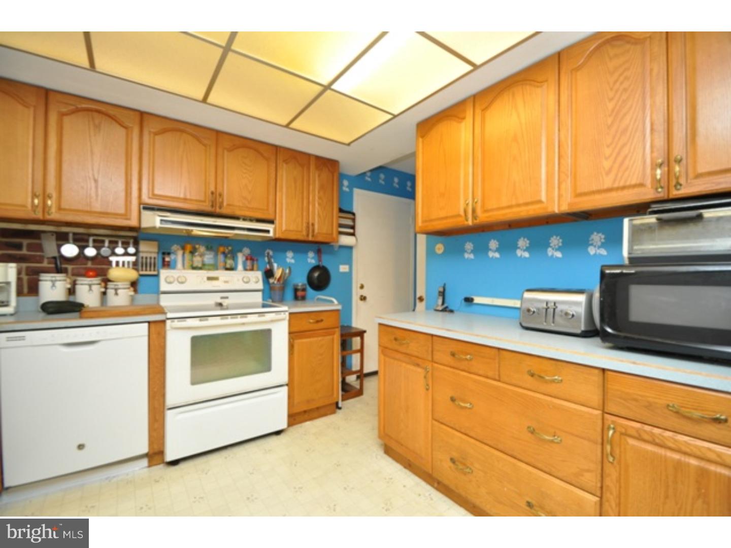 1542 Stoke Park Road Bethlehem, PA 18017 - Photo 7 of 24 Gallery Image 7