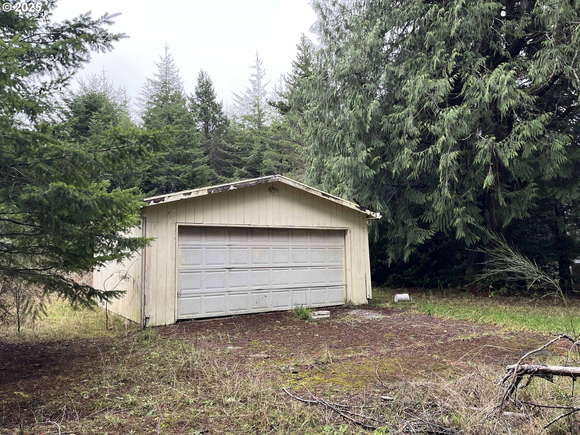 Hemlock Street, Unit TL 2200 Florence, OR 97439 - Photo 16 of 17 front view of a house with a yard
