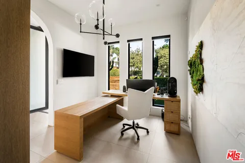 $4,195,000 | 839 North Genesee Avenue, Los Angeles, CA 90046