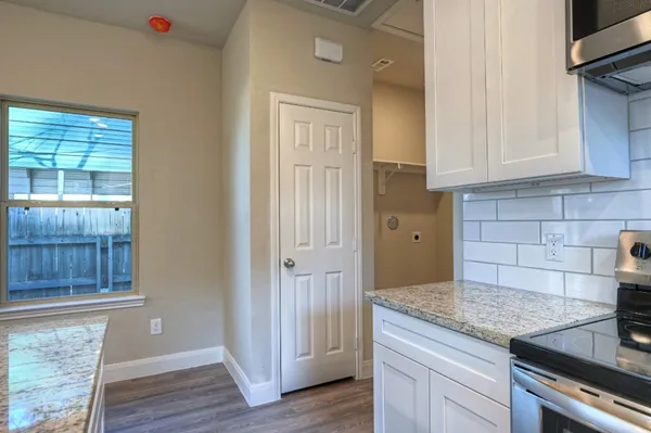 $1,050 | 9638 Warm Spring, Willis, TX 77378