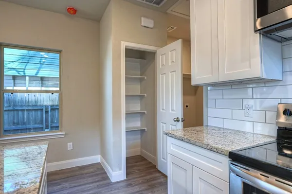 $1,050 | 9638 Warm Spring, Willis, TX 77378