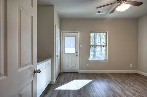 $1,050 | 9638 Warm Spring, Willis, TX 77378