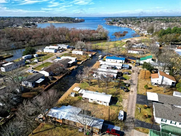 $1,050 | 9638 Warm Spring, Willis, TX 77378