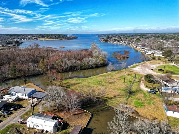 $1,050 | 9638 Warm Spring, Willis, TX 77378