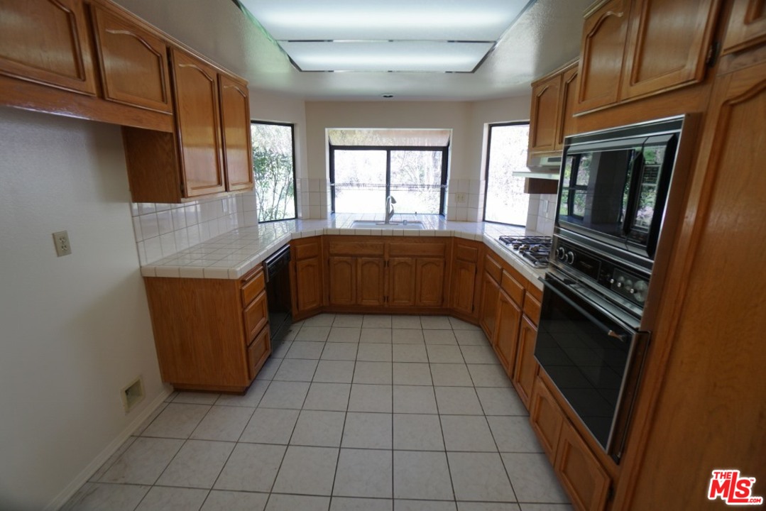 19757 Eagle Ridge Lane Porter Ranch, CA 91326 - Photo 20 of 34
