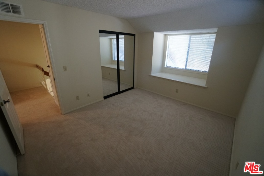 19757 Eagle Ridge Lane Porter Ranch, CA 91326 - Photo 10 of 34