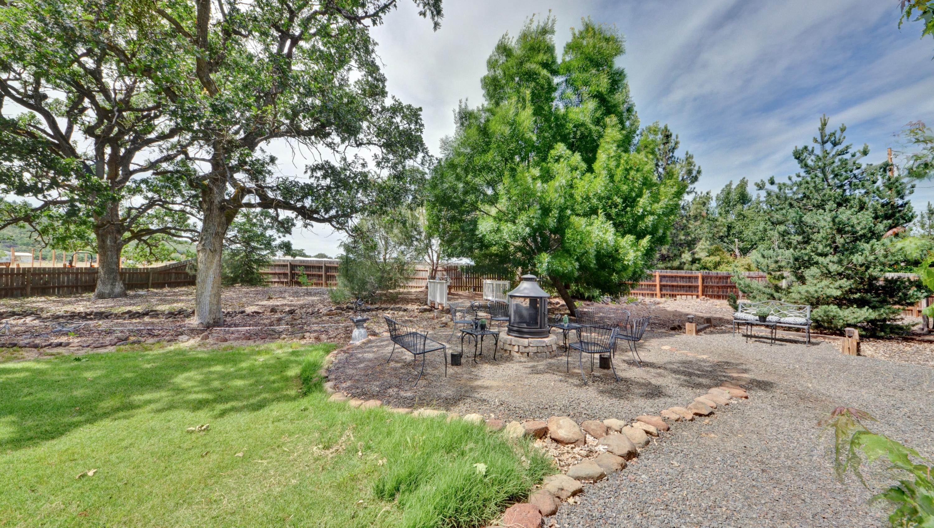 11005 Antioch Road White City, OR 97503 - Photo 34 of 62 Back yard sitting area.