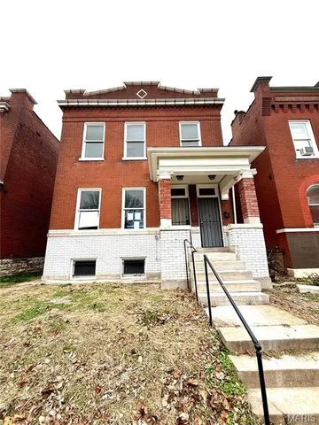 $329,000 | 3445 Iowa Avenue, St. Louis, MO 63118