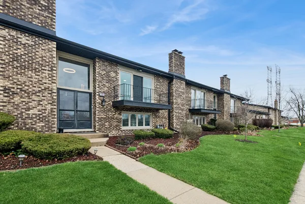 $289,000 | 15403 Catalina Drive, Orland Park, IL 60462