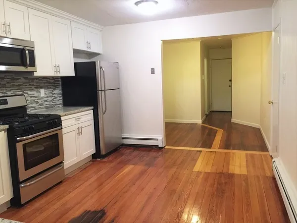 $2,950 | 72 Frankfort Street, Unit 2R, Boston, MA 02128