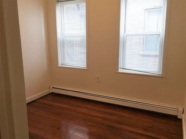 $2,950 | 72 Frankfort Street, Unit 2R, Boston, MA 02128