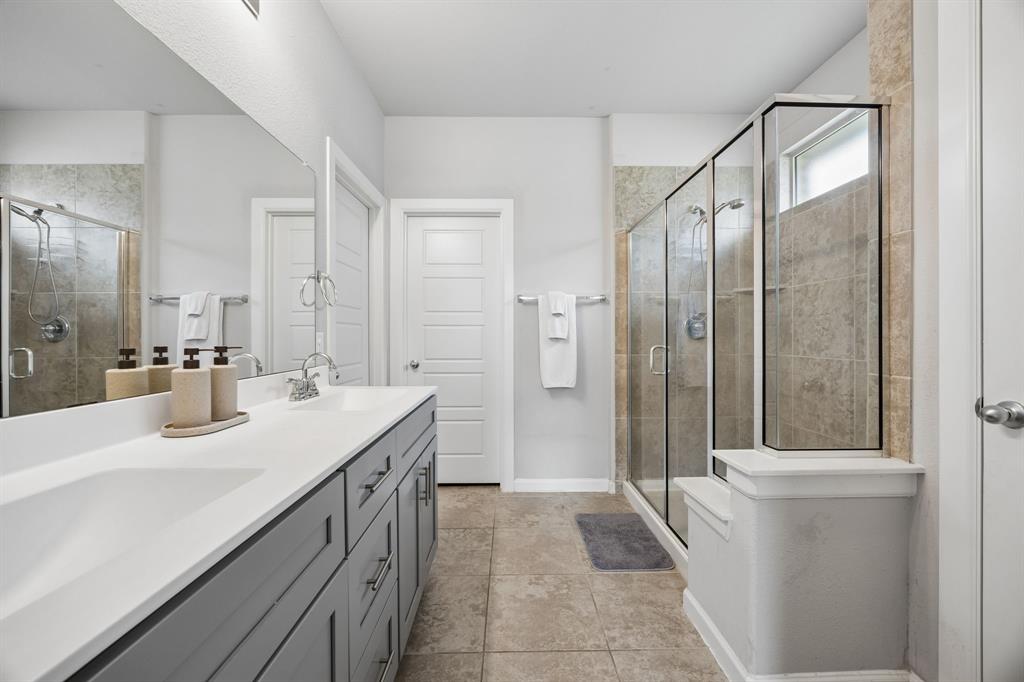 638 Hazeltine Road Red Oak, TX 75154 - Photo 21 of 29 a bathroom with a sink and a mirror