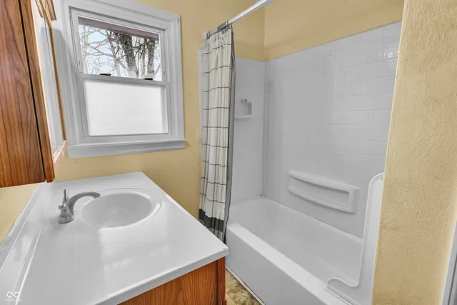 $169,900 | 213 Shull Drive, North Vernon, IN 47265