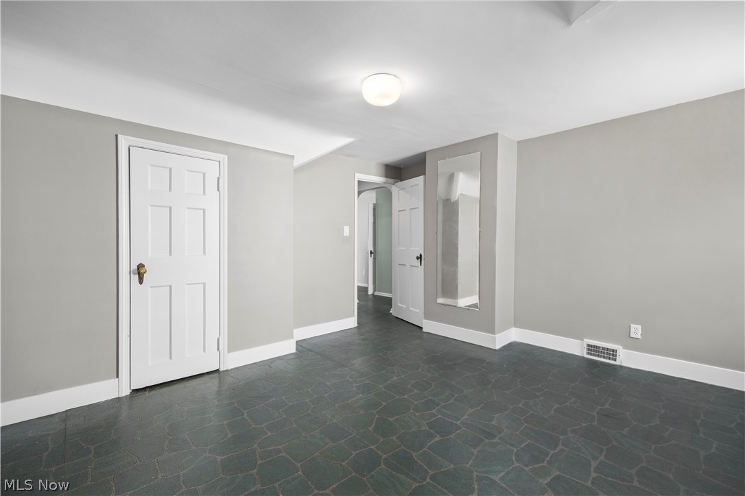 3214 Whitethorn Road Cleveland, OH 44118 - Photo 22 of 38