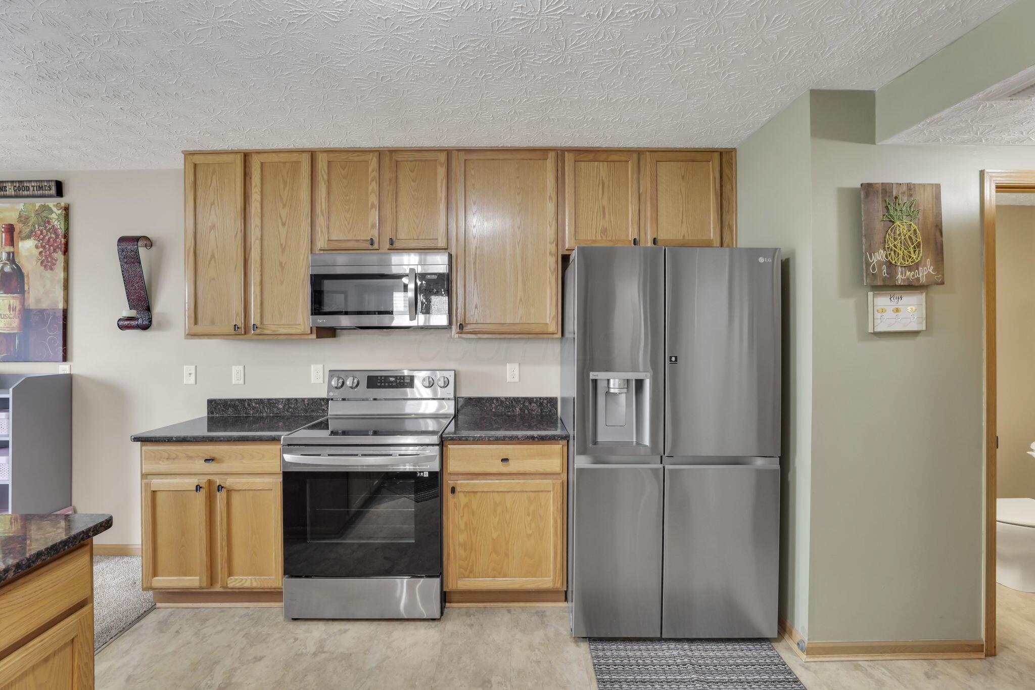 2131 Ripple Road Hilliard, OH 43026 - Photo 13 of 33 Stainless steel appliances
