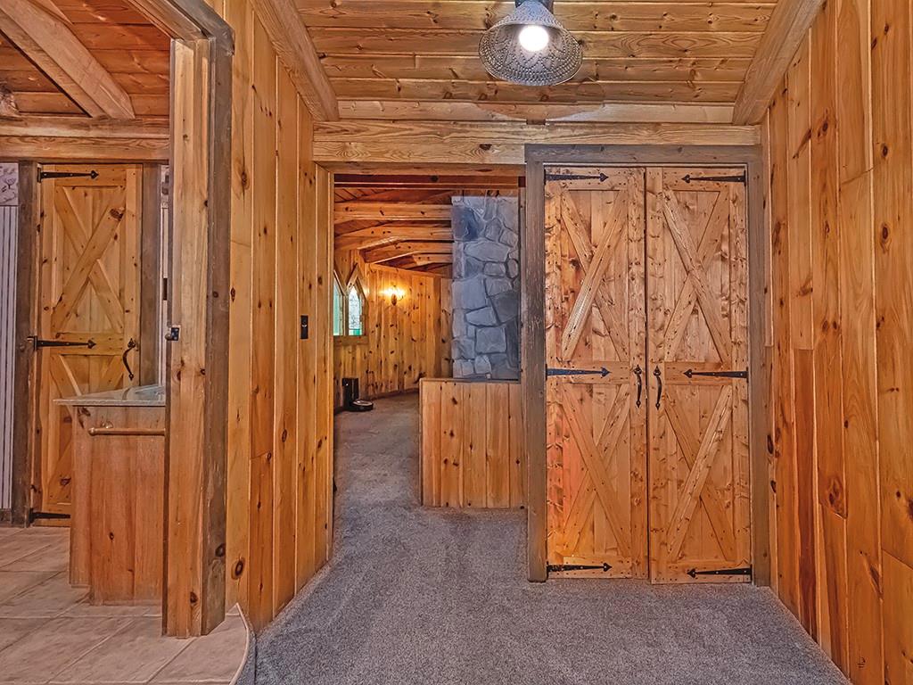 210 Edgewater Drive Monaca, PA 15061 - Photo 34 of 47 a view of entryway with hallway