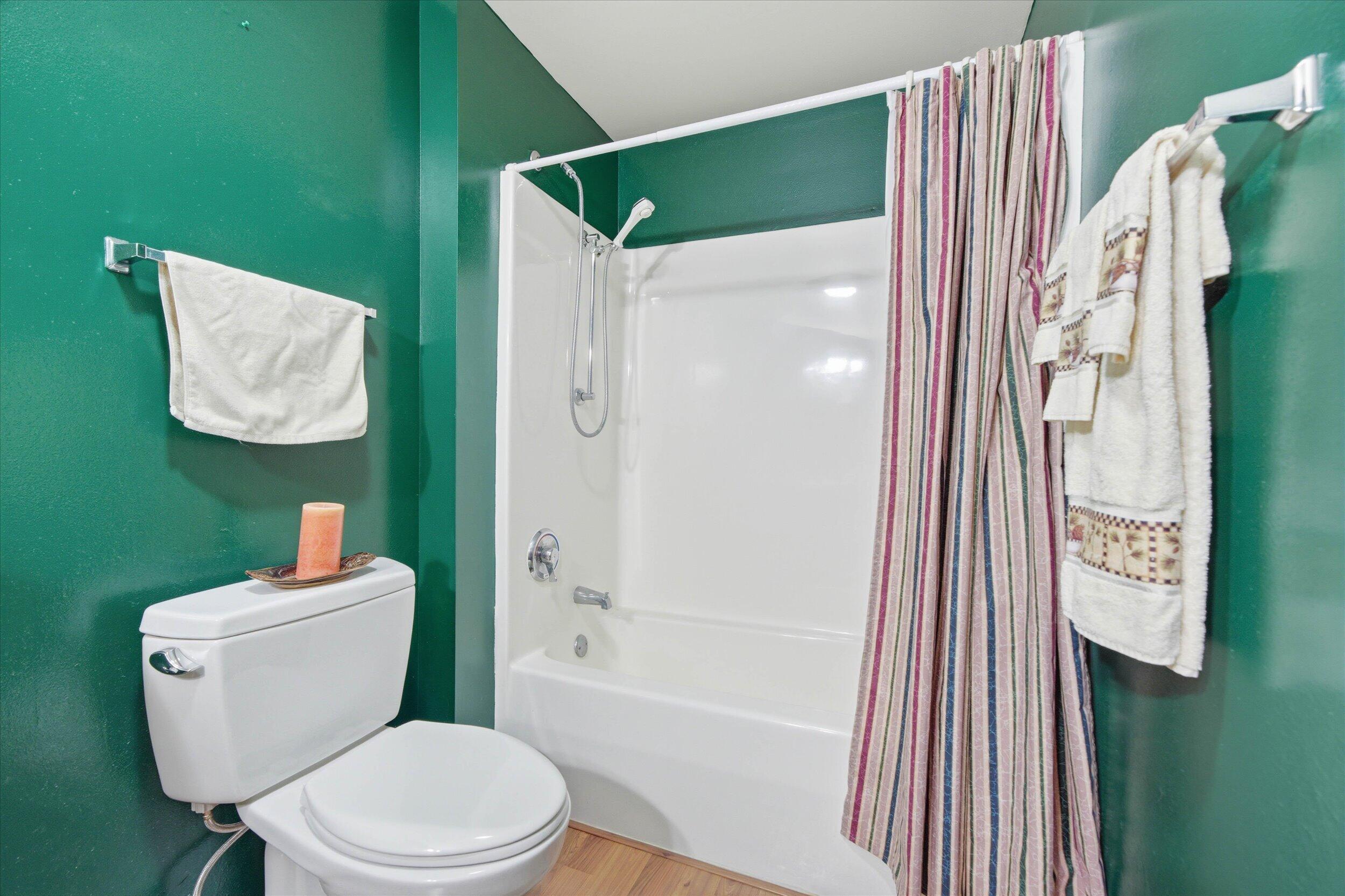 3903 Heather Valley Road, Unit 212 Sheboygan, WI 53083 - Photo 28 of 35 Full Bath