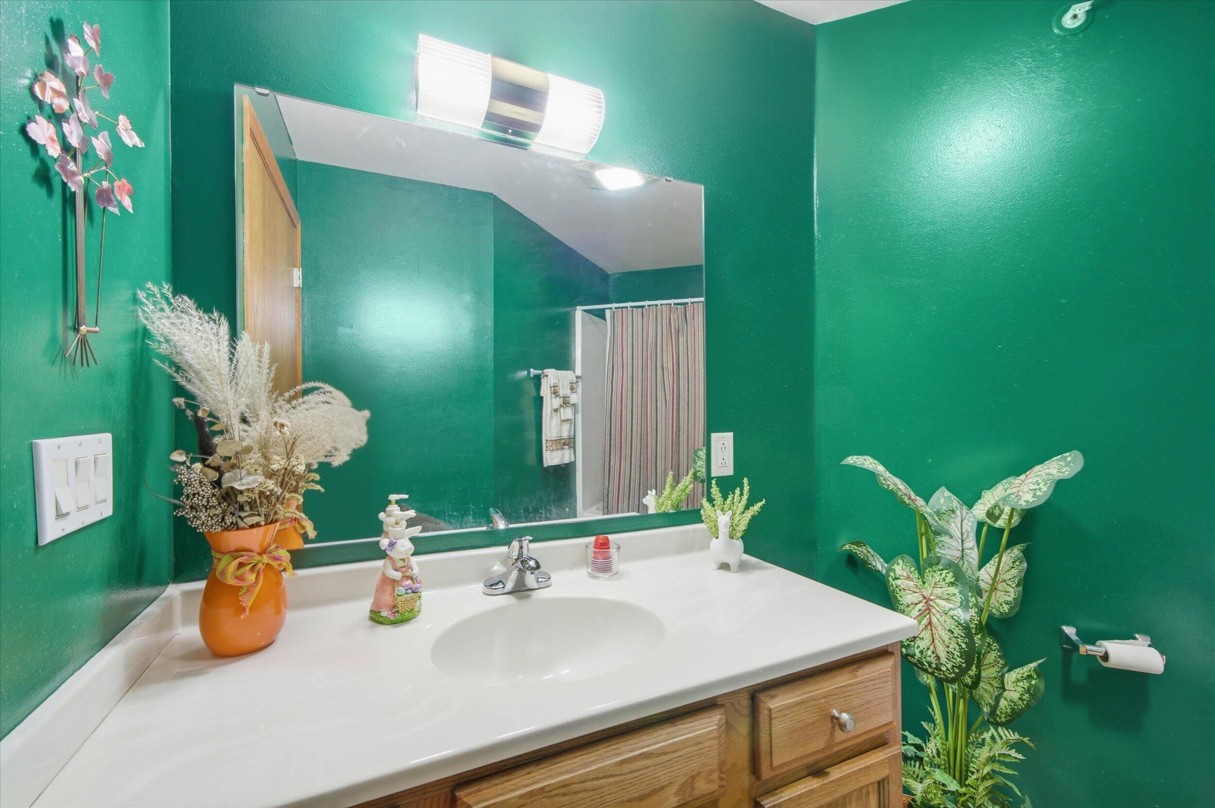 3903 Heather Valley Road, Unit 212 Sheboygan, WI 53083 - Photo 29 of 35 Full Bath