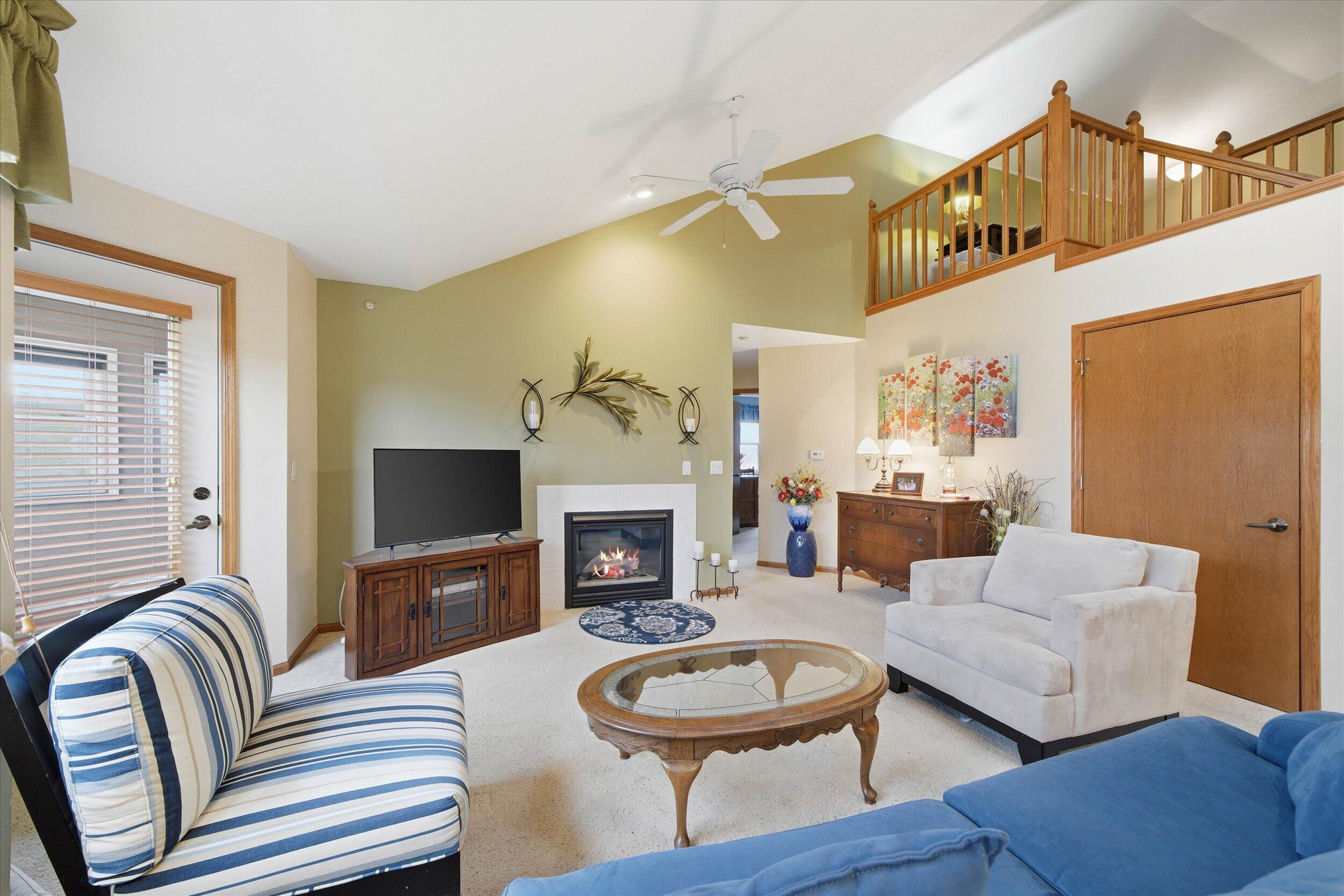 3903 Heather Valley Road, Unit 212 Sheboygan, WI 53083 - Photo 9 of 35 Living Room