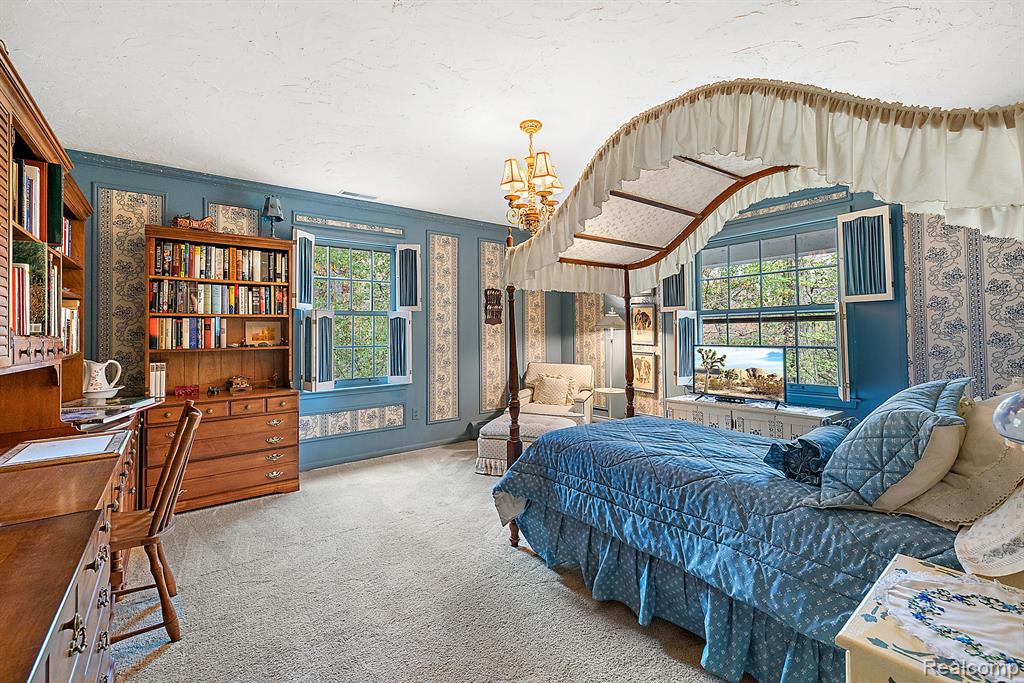 5008 Arrowhead Road West Bloomfield, MI 48323 - Photo 21 of 38 Gallery Image 21