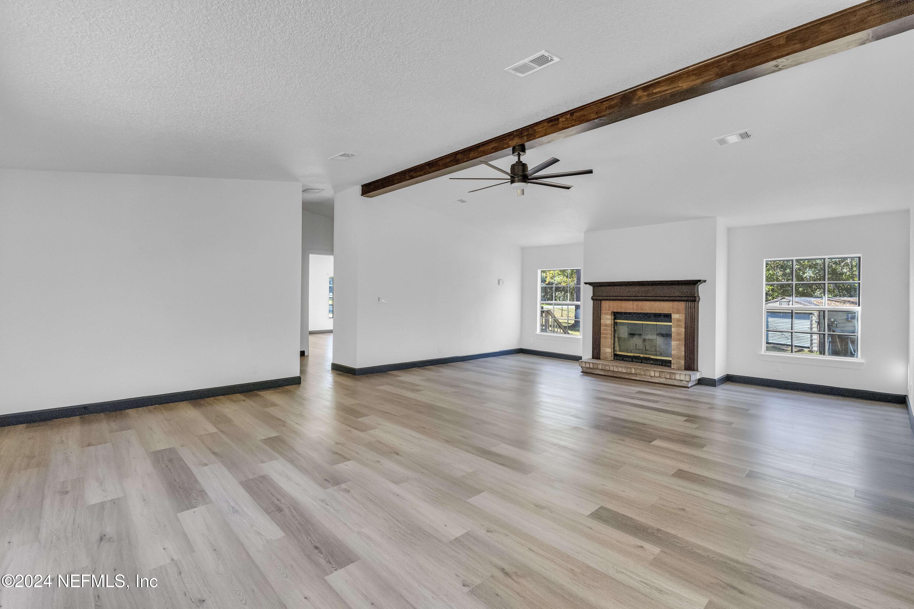 5240 CR 208 St. Augustine, FL 32092 - Photo 5 of 34 Living Room