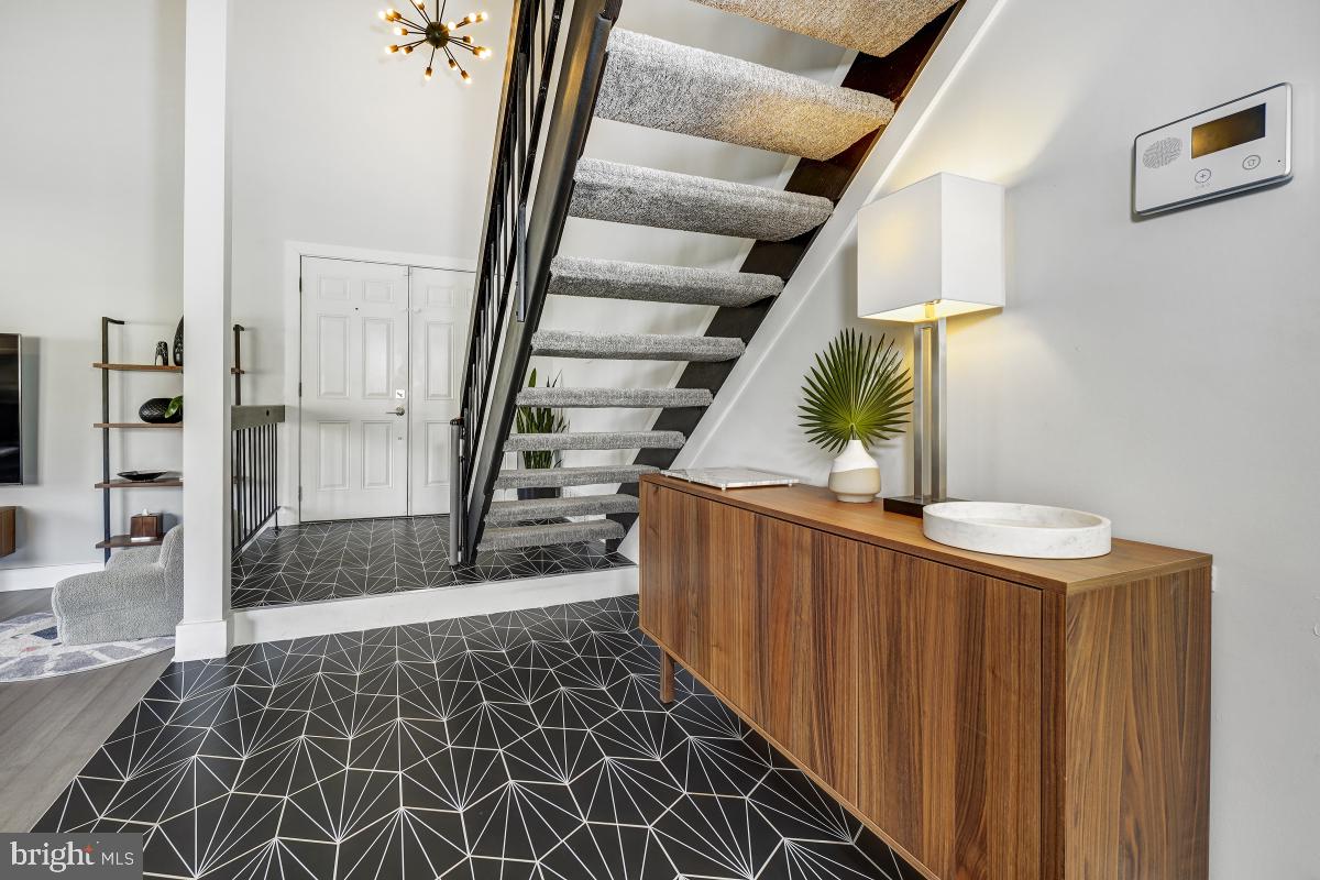 9132 Tulip Grove Road Gaithersburg, MD 20879 - Photo 15 of 57 Foyer