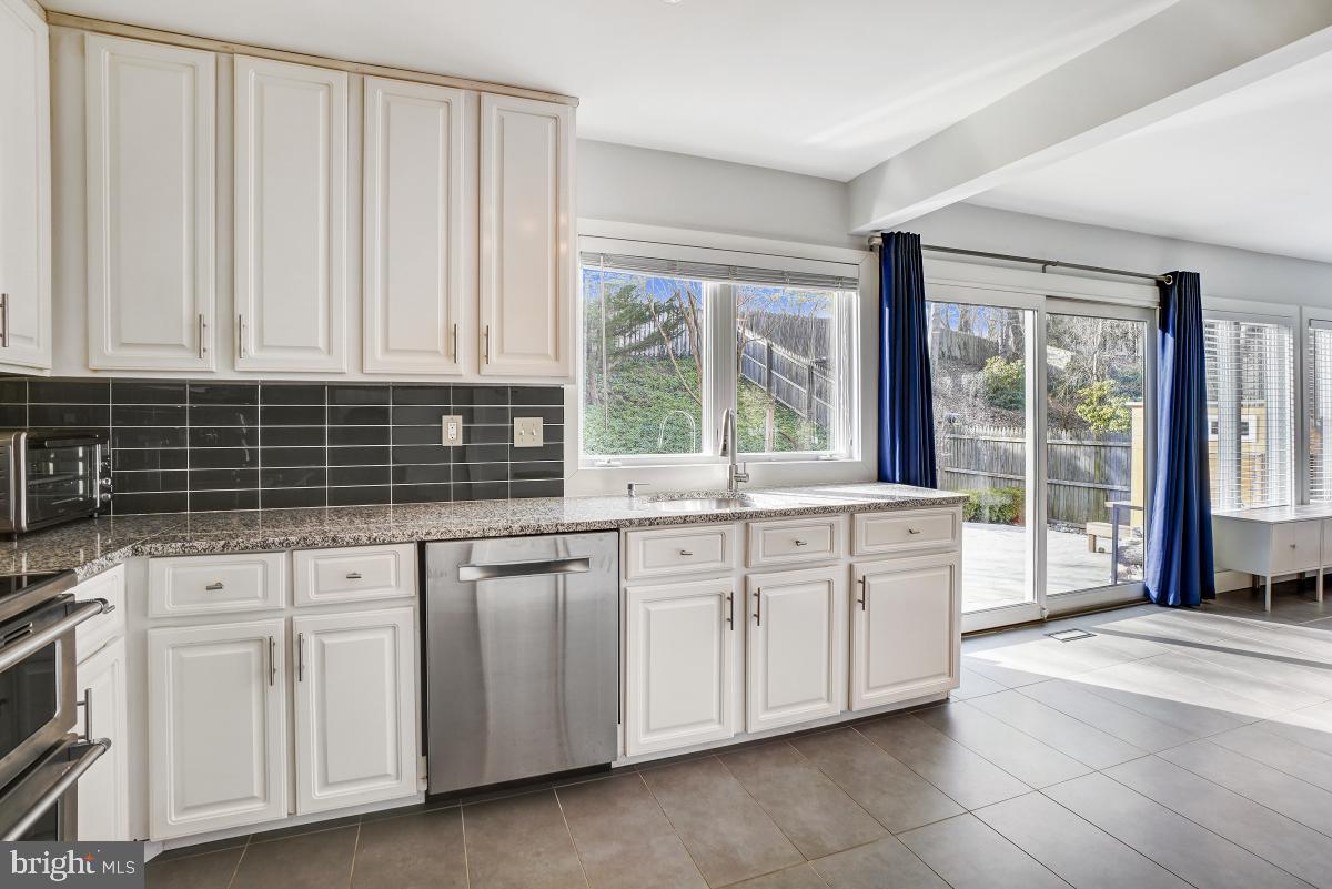 9132 Tulip Grove Road Gaithersburg, MD 20879 - Photo 32 of 57 Kitchen