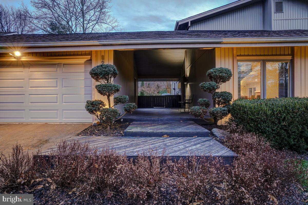 9132 Tulip Grove Road Gaithersburg, MD 20879 - Photo 9 of 57 Exterior Front