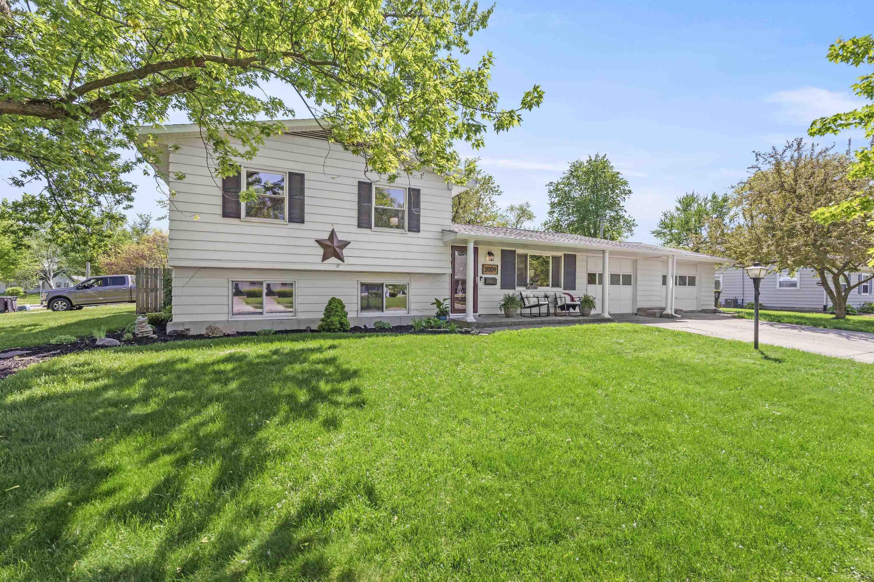 2009 Maplewood Road Fort Wayne, IN 46819 - Photo 1 of 33