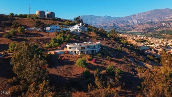 a picture of a wall with white walls