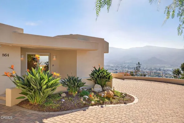 a picture of a wall with white walls