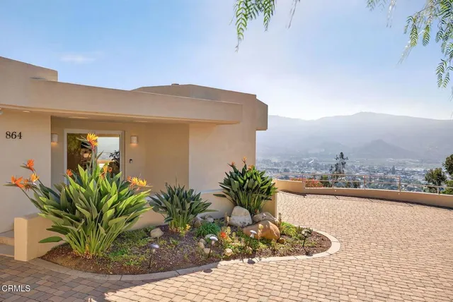 a picture of a wall with white walls