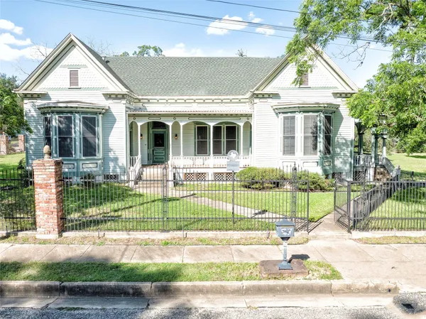 $925,000 | 350 North Madison Street, La Grange, TX 78945