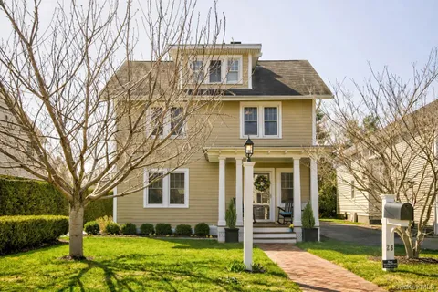 $995,000 | 28 Lindbergh Street, Locust Valley, NY 11560