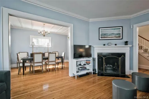 $995,000 | 28 Lindbergh Street, Locust Valley, NY 11560