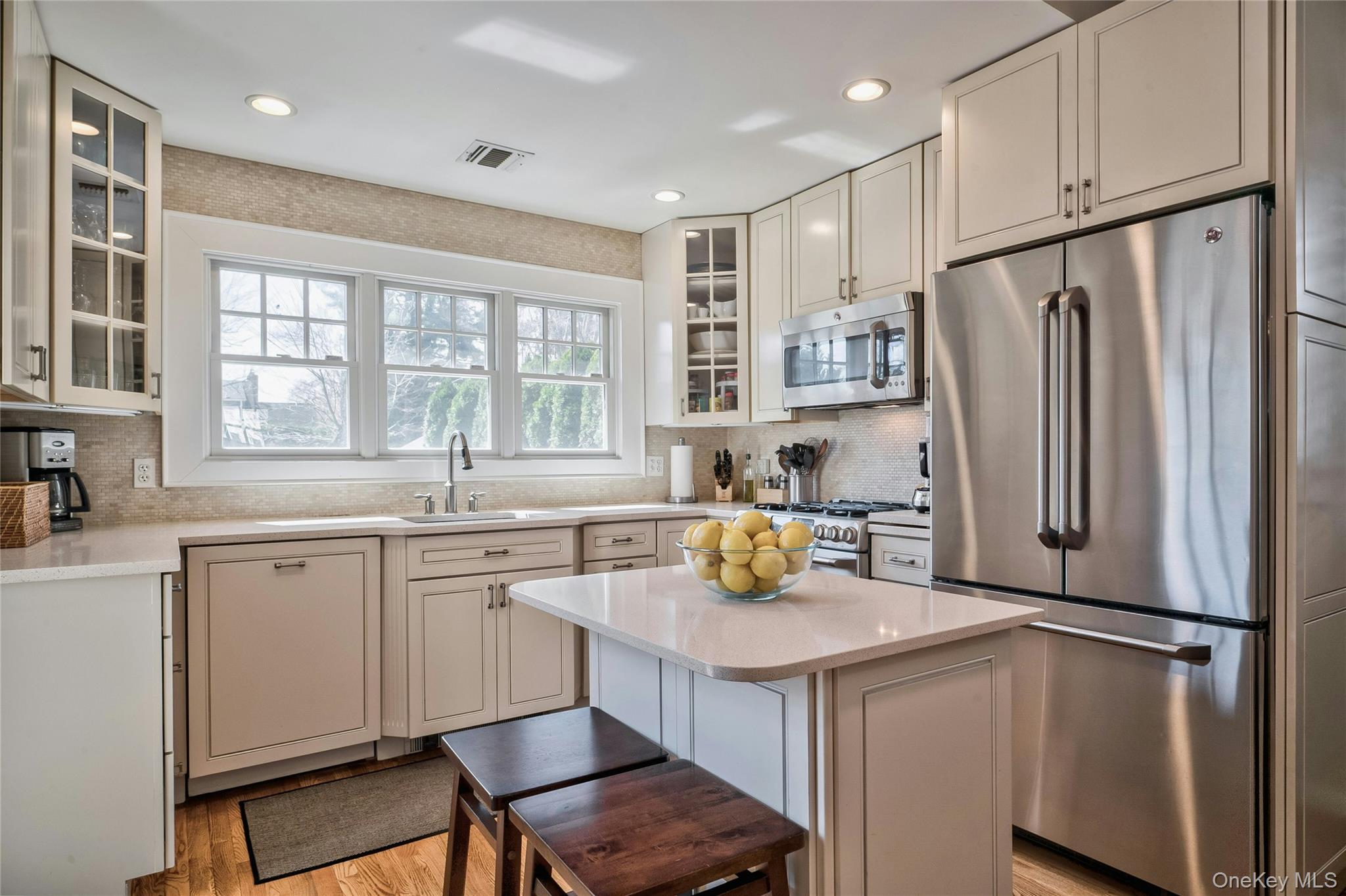 28 Lindbergh Street Locust Valley, NY 11560 - Photo 15 of 30 Eat-in Kitchen