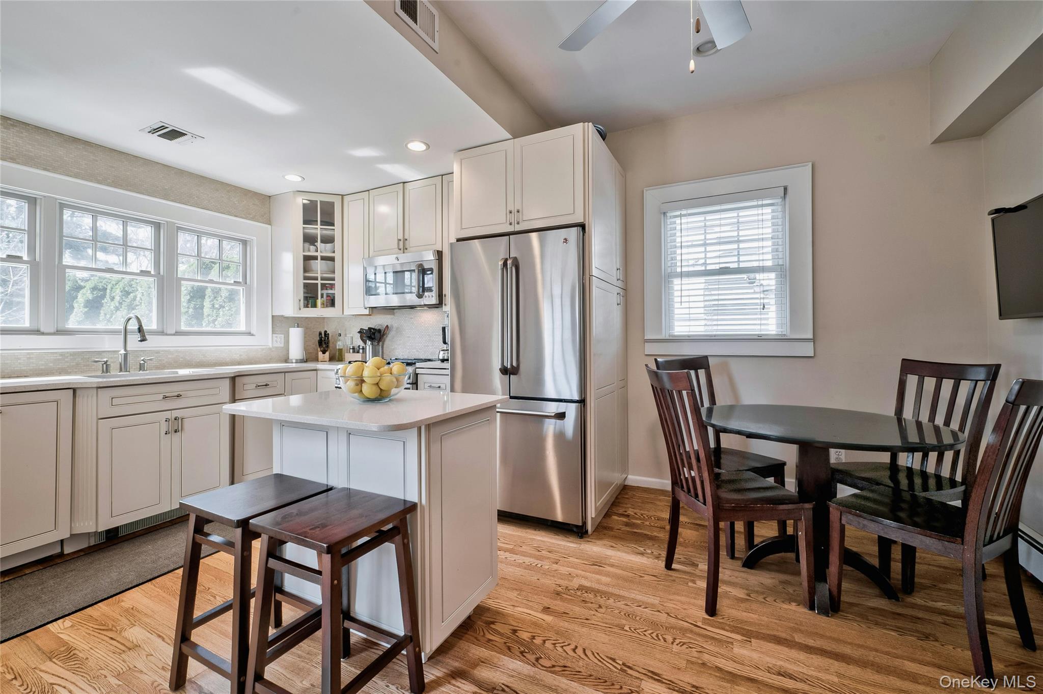 28 Lindbergh Street Locust Valley, NY 11560 - Photo 16 of 30 Eat-in Kitchen