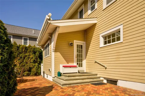 $995,000 | 28 Lindbergh Street, Locust Valley, NY 11560