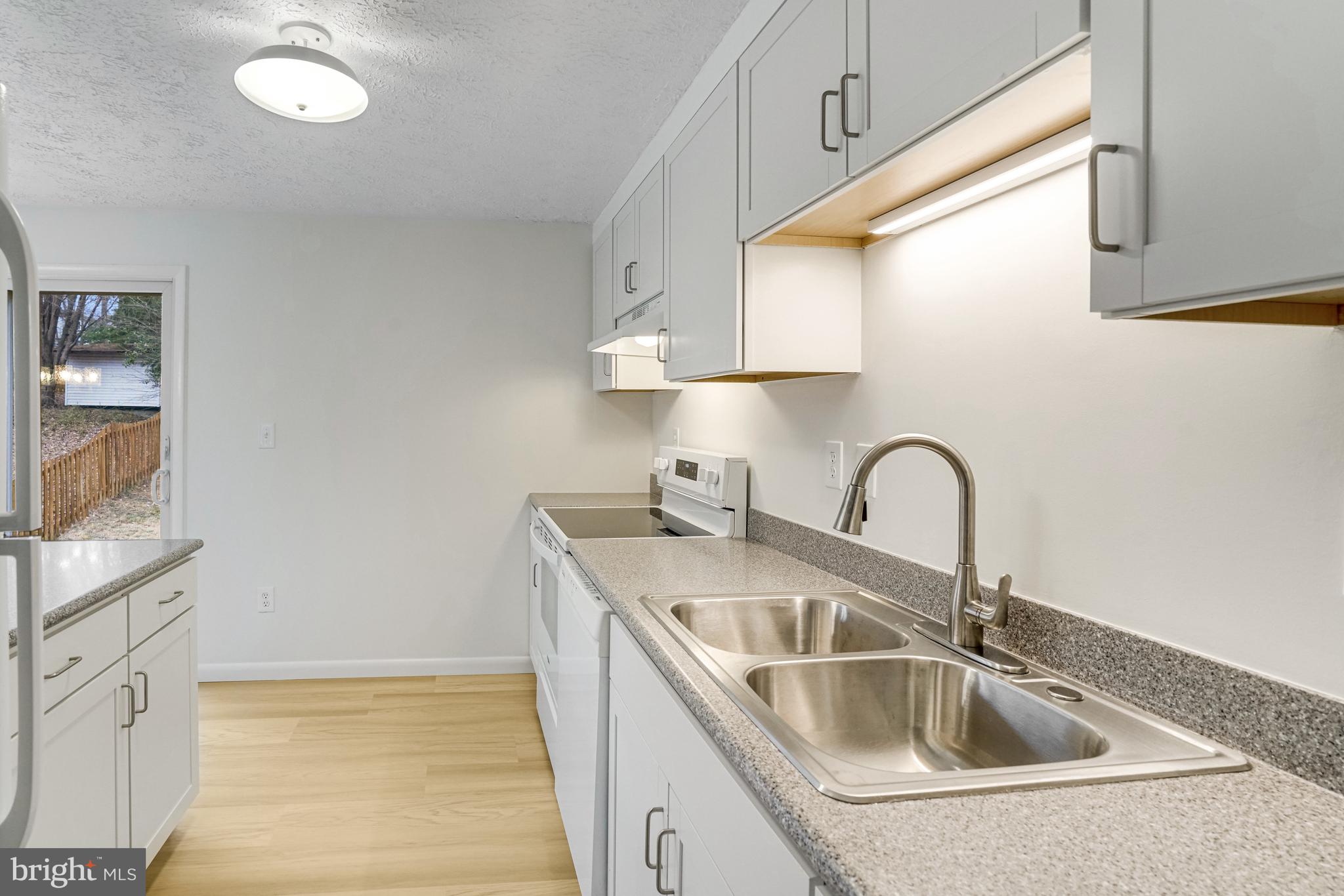 8288 Morning Dew Court Springfield, VA 22153 - Photo 13 of 33 Gallery Image 13