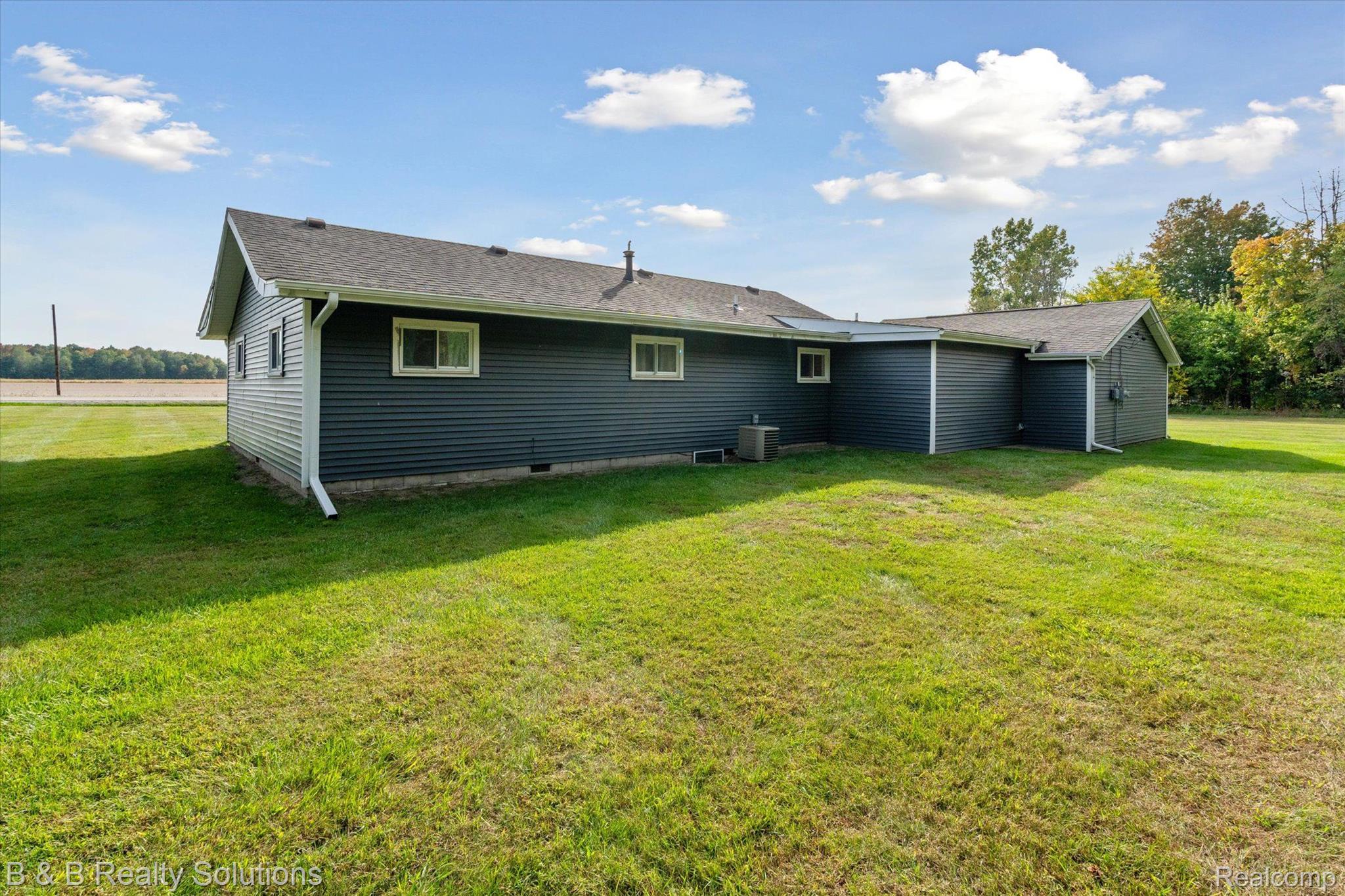 1661 East Burnside Road North Branch, MI 48461 - Photo 28 of 37 Gallery Image 28